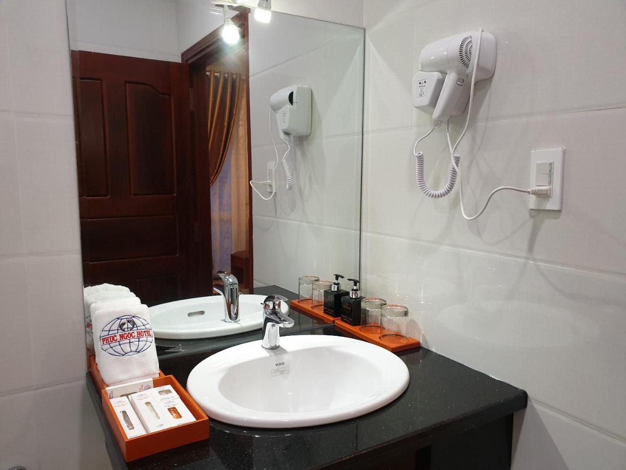 ראץ' גיאה Phuc Ngoc Hotel מראה חיצוני תמונה